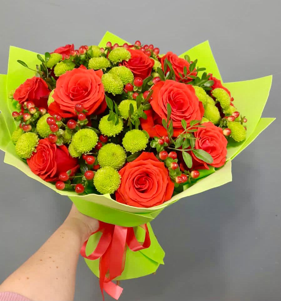 Букет цветов из: Хризантемы и Розы в Пыть-Яхе