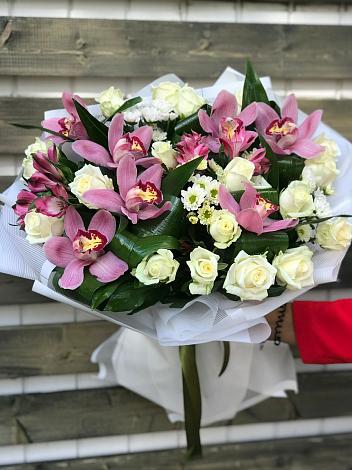 Букет цветов из: Розы и Хризантемы в Пыть-Яхе