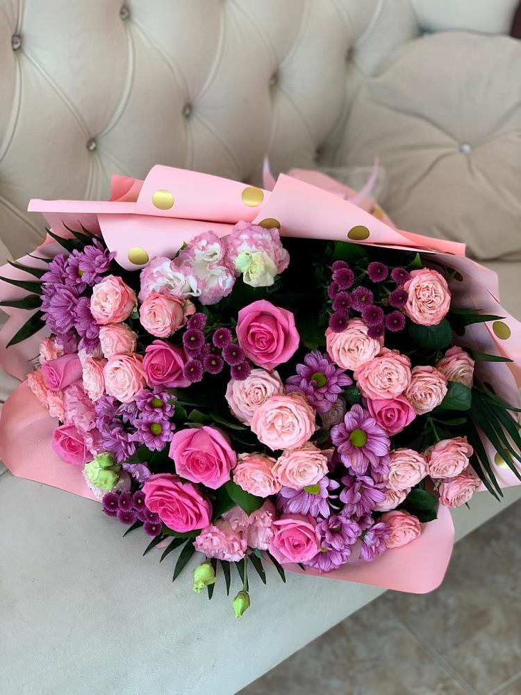 Букет цветов из: Хризантемы, Розы и Лизиантусы в Пыть-Яхе