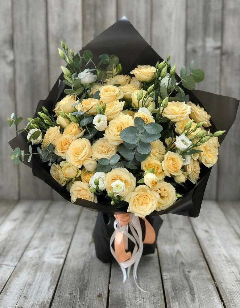 Букет цветов из: Розы и Лизиантусы в Пыть-Яхе