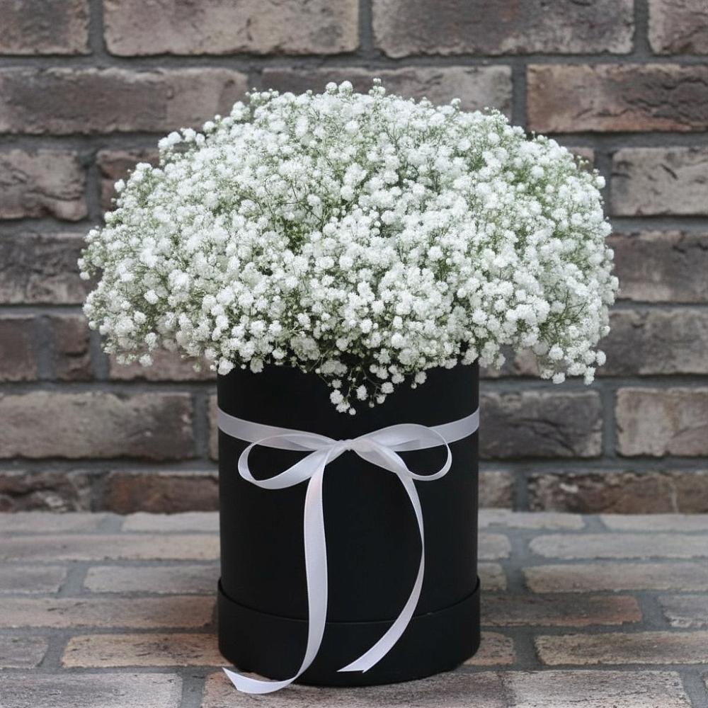 Цветочная композиция из Гипсофила в шляпной коробке в Пыть-Яхе