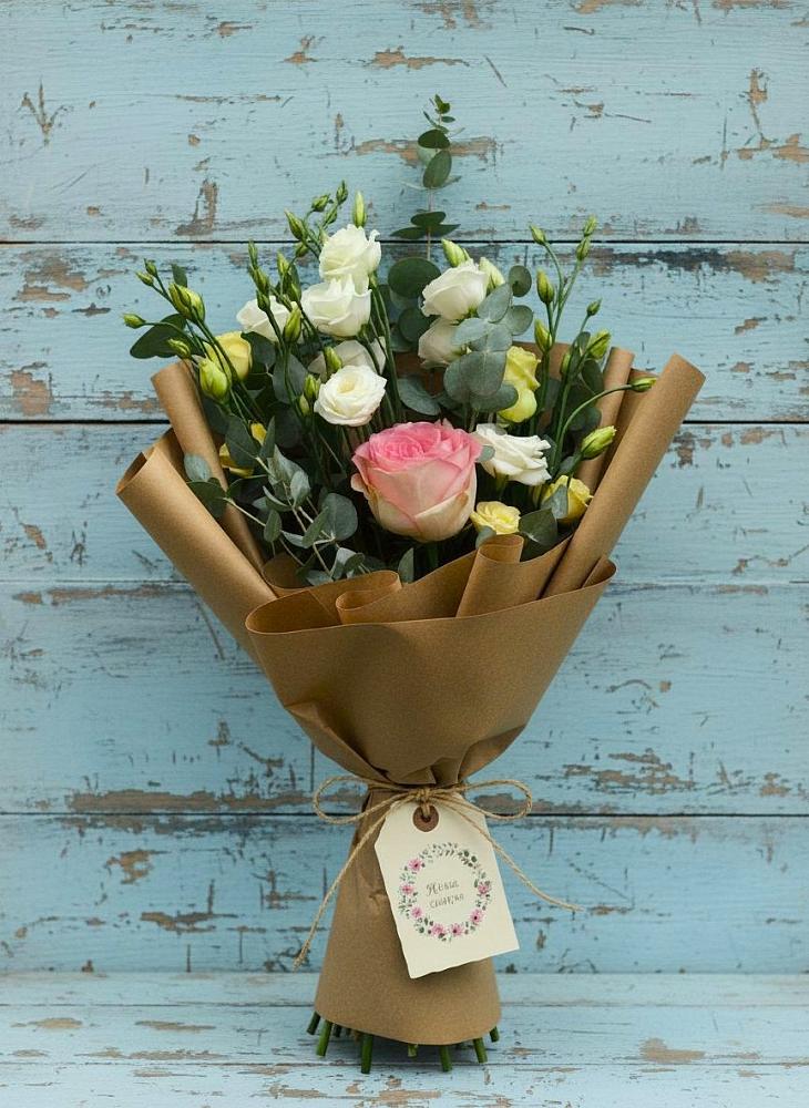 Букет цветов из: Розы и Лизиантусы в Пыть-Яхе