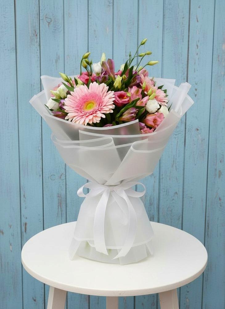 Букет цветов из: Герберы, Альстромерии и Лизиантусы в Пыть-Яхе