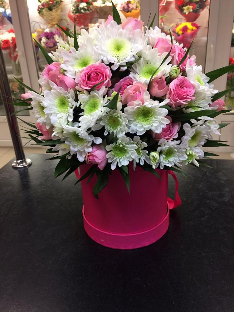 Цветочная композиция из Розы и Хризантемы в шляпной коробке в Пыть-Яхе